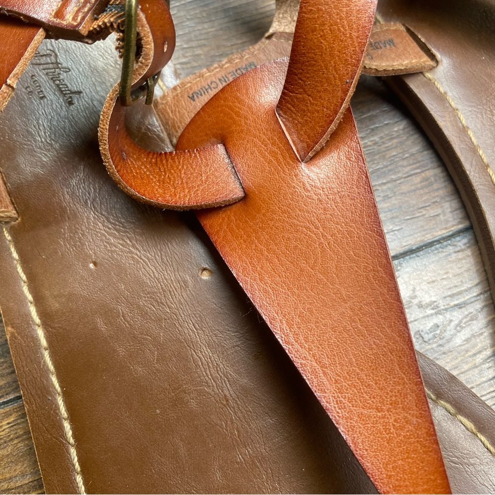 Universal Thread Brown Leather Flat Sandals – Size 9 - Picture 5 of 6